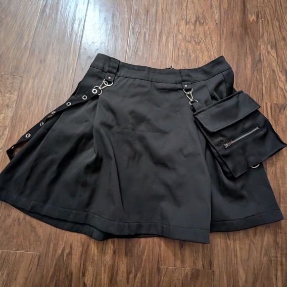 Amazon Dresses & Skirts - Cargo Anime Goth Military Fashion Show Short Skirt Cargo Pocket Clip Punk